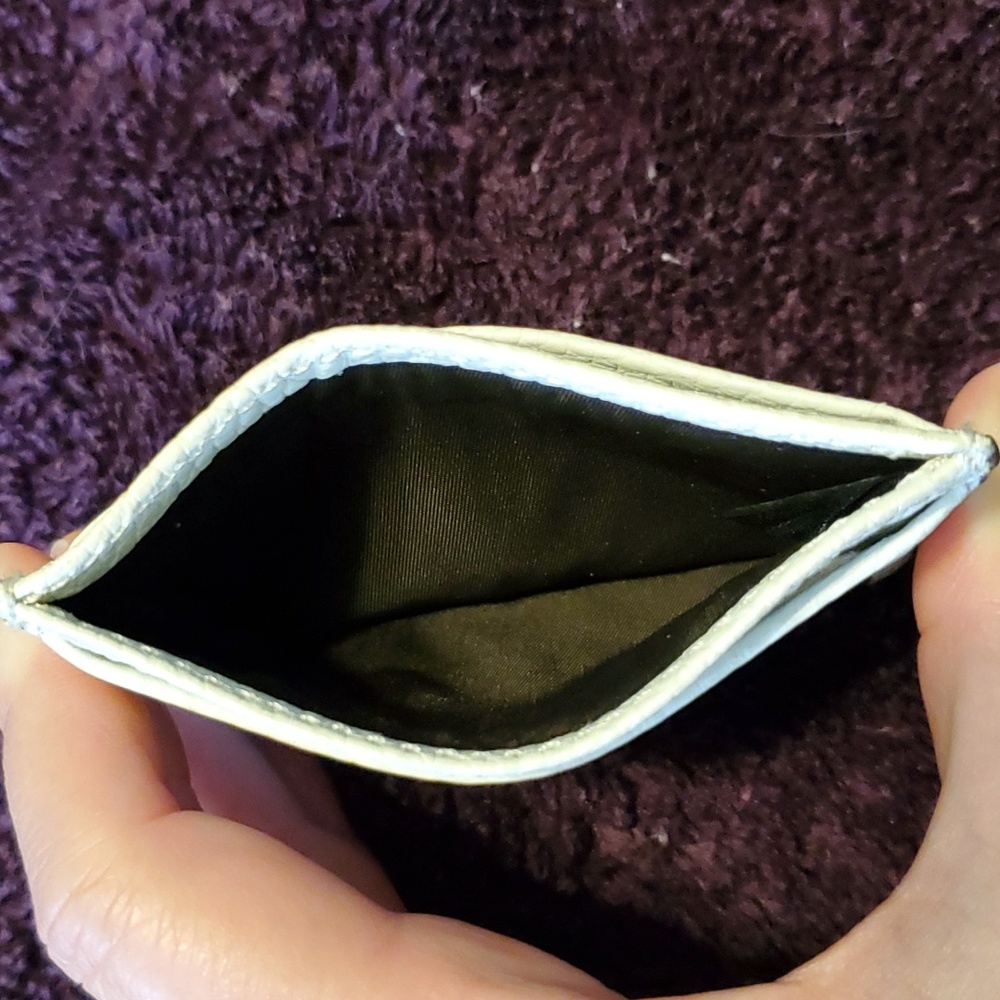 💥 SOLD 🚫  Dooney & Bourke card wallet, cream colored- - Picture 4 of 8